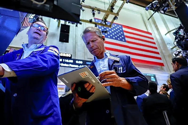 Global tech rout loses steam