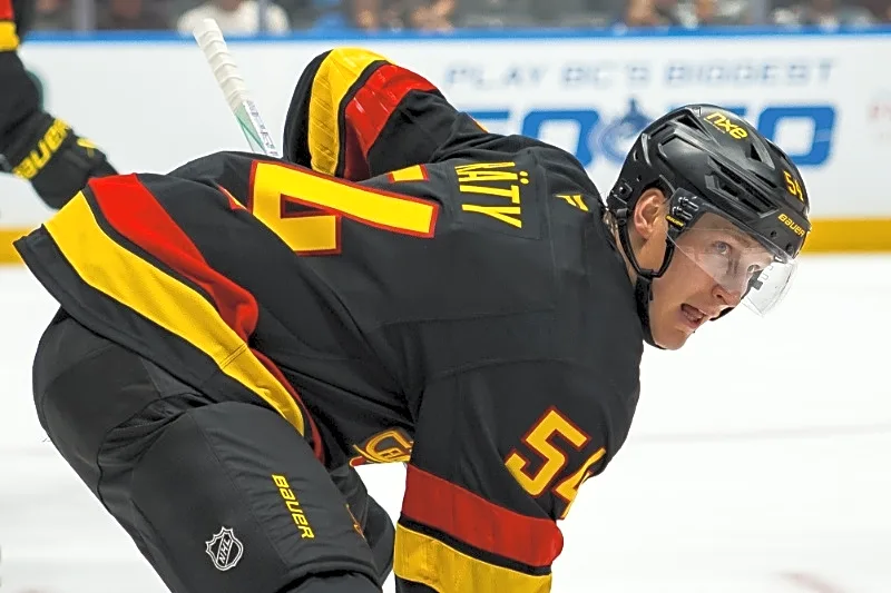 Maple Leafs deal for Canucks F Aatu Raty