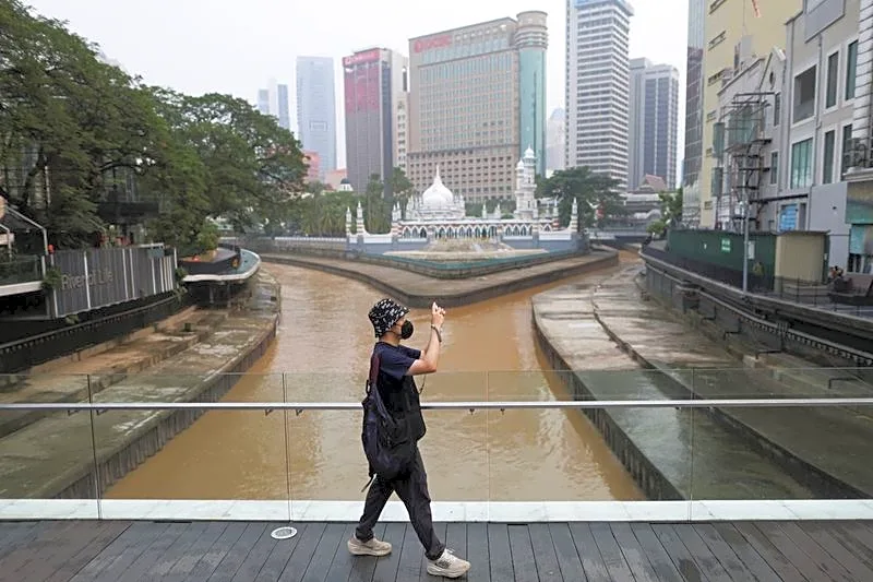 Malaysia's economy grows 5.3% on year in Q3, official advance estimate shows