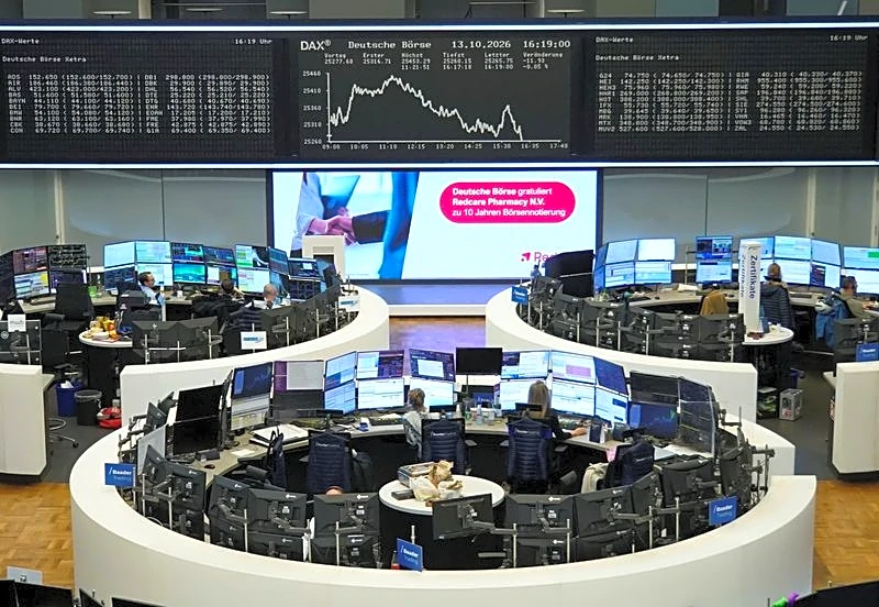 European shares close out best week since June as earnings soften blow from tech selloff