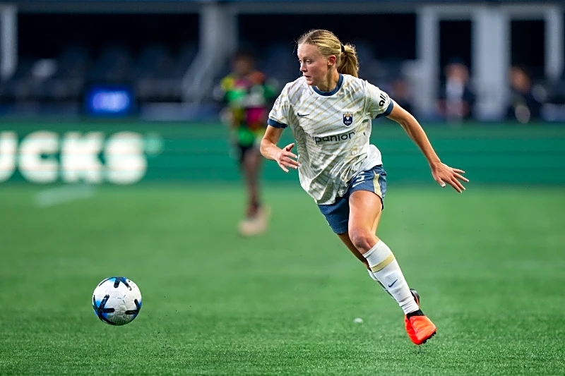 Seattle Reign lose young star Maddie Dahlien (knee) for rest of season