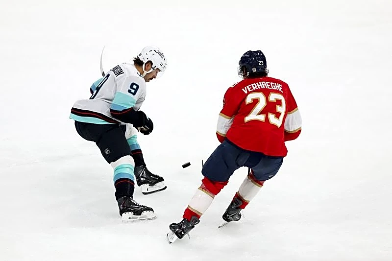 NHL roundup: Panthers make history with third straight natural hat trick
