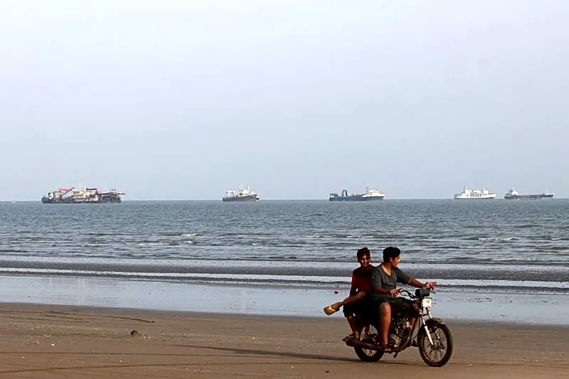 Iran urges US to accept proposal to reopen Strait of Hormuz