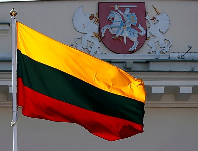 Lithuanians forced to take shelter after suspected drone enters airspace