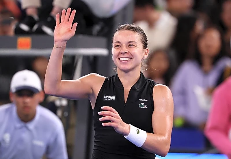 Tennis-Chwalinska outwits Kartal to win Wuhan Open