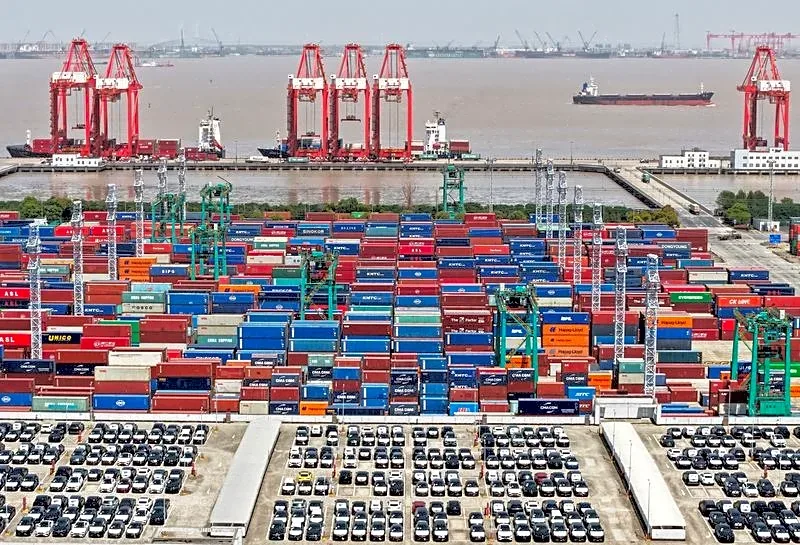 China's Q3 GDP growth set to pick up as exports power ahead