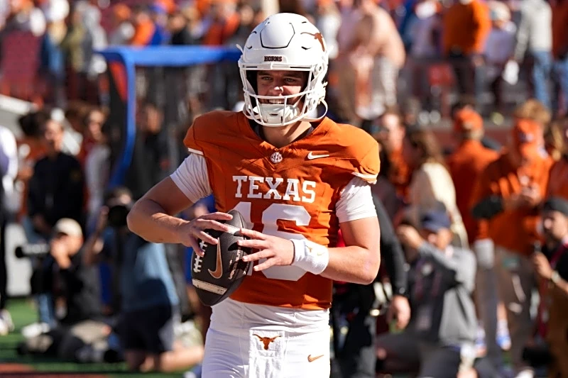 Texas stays course at QB, but needs 'better version of Arch Manning'