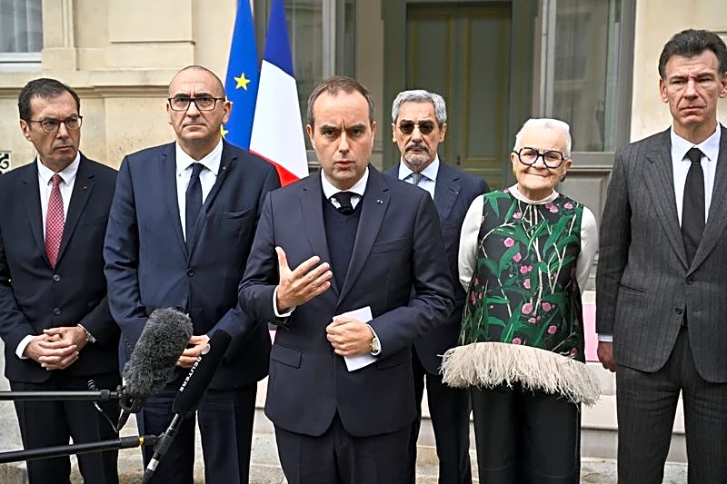 France calm under night curfews as government awaits new weekend protests