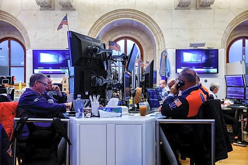 Nasdaq futures dip as oil prices climb, earnings loom