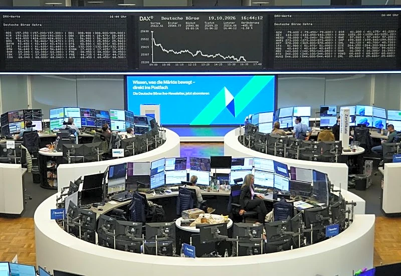 Shares down again as oil stays high; AI earnings in focus