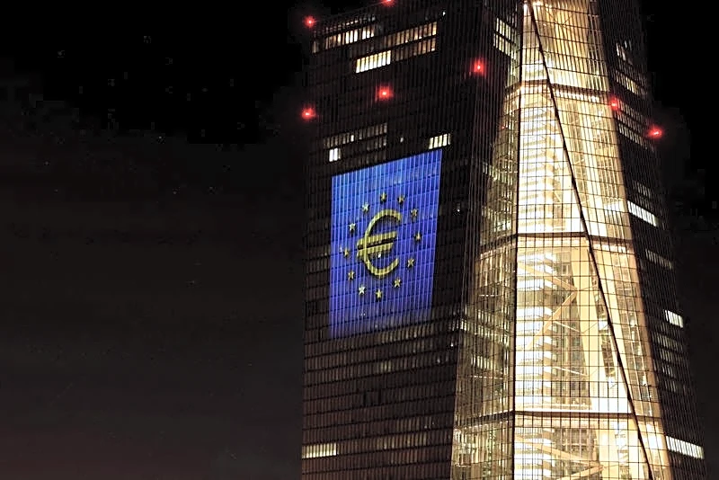Analysis-Bond selloff revives debate about euro zone banks' 'doom loop'