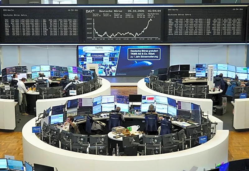 European shares flat as strong earnings offset French unrest worries