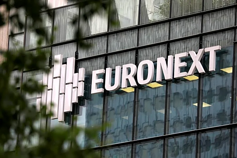 Stocks eke out modest gains thanks to earnings cheer