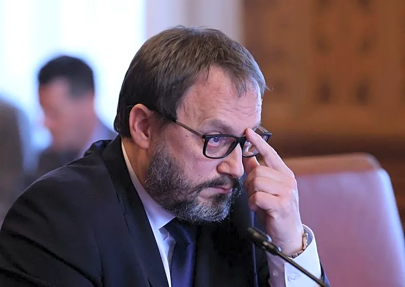Exclusive-Hungary finance minister hopes deficit cuts pave way for 2032 euro entry