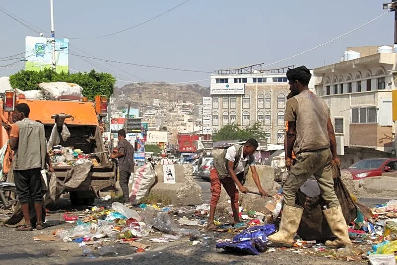 Water rationing, rubbish pile-up raise disease fears in Yemen's besieged Taiz