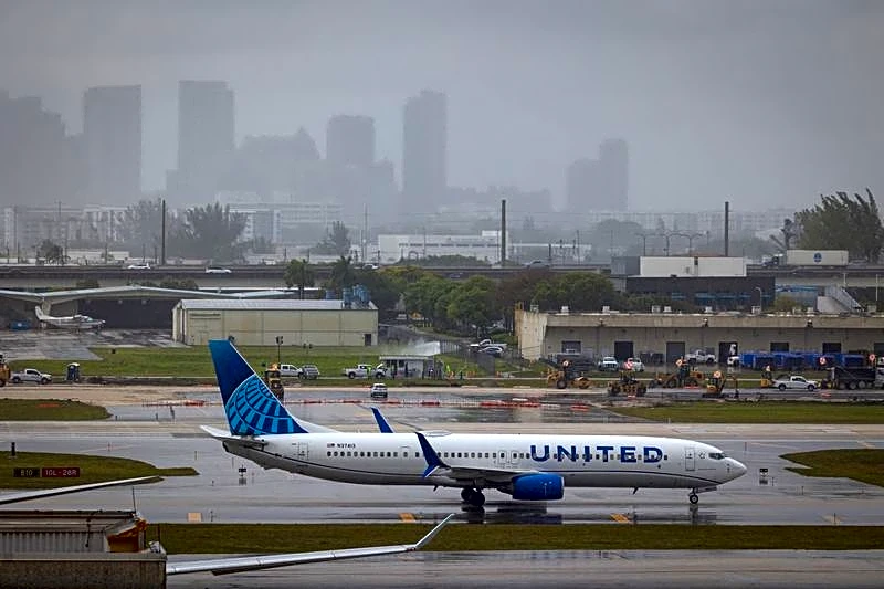 United Airlines sees elevated fuel costs through 2027, flags margin challenges