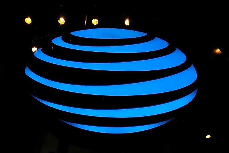 AT&T's fiber revenue per user to keep sliding as bundle discounts weigh
