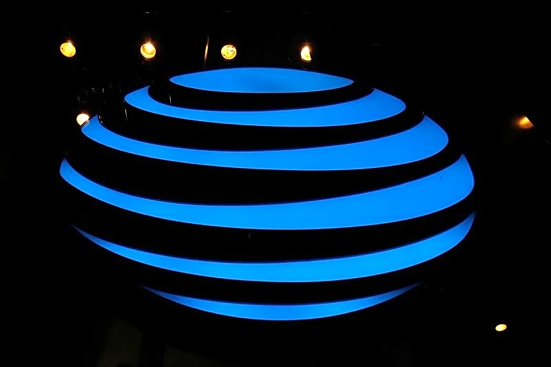 AT&T's fiber revenue per user to keep sliding as bundle discounts weigh