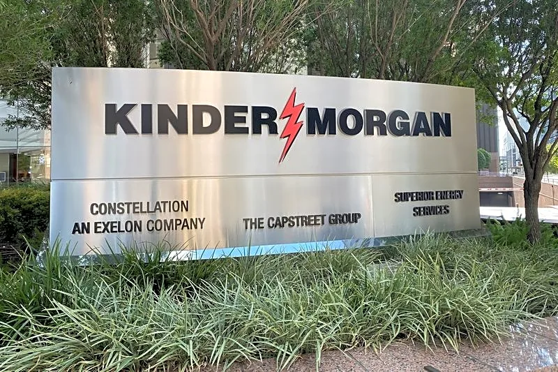 Kinder Morgan to invest $4.7 billion in two gas pipeline projects as demand surges