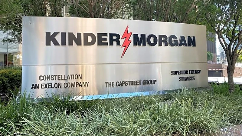 Kinder Morgan to invest $4.7 billion in two gas pipeline projects as demand surges