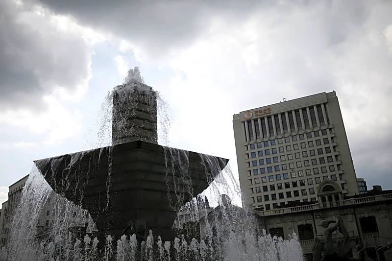 Bank of Korea holds rates after back-to-back hikes