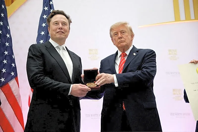 Analysis-Musk's political baggage clouds prospects for SpaceX-Tesla deal