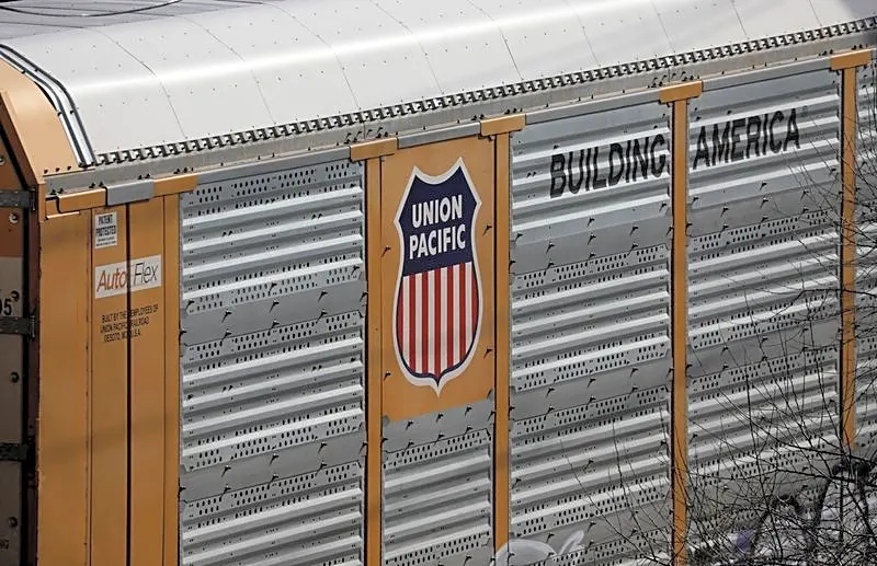 US railroads pull ahead as high fuel costs hit truckers harder