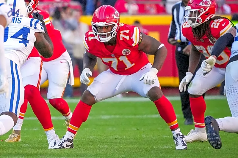 Chiefs placing LT Josh Simmons (back) on injured reserve