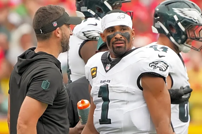 Eagles' Nick Sirianni sidesteps Jalen Hurts queries