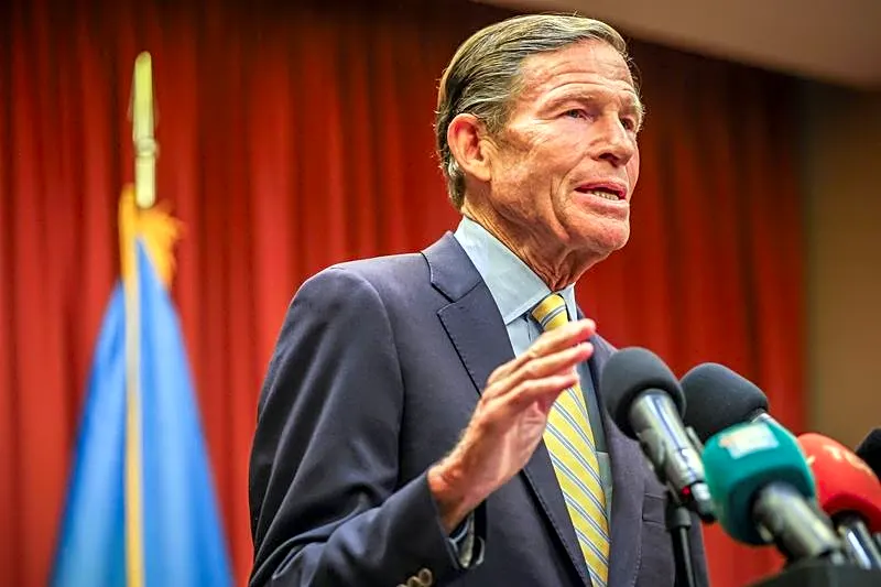 US Democratic senator probes Ukraine's loss of Starshield service