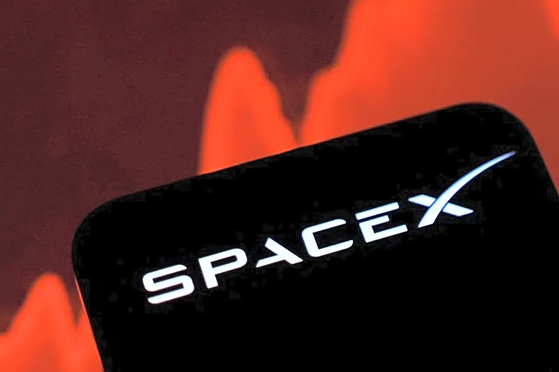 SpaceX seeks access to 80,000 US cell sites for wireless network, Bloomberg News reports