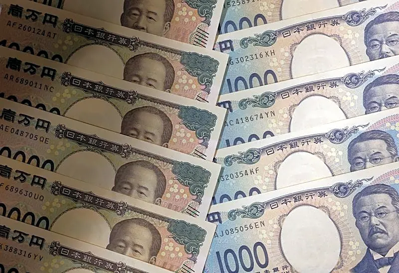 Yen shines as AI jitters spur safe-haven rush
