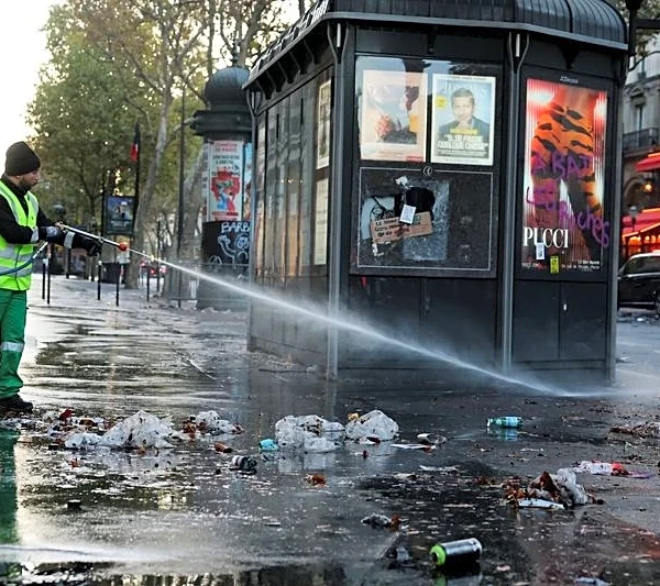 French business activity contracts in October amid political, financial pressures, PMI shows