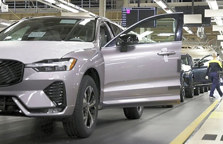 Volvo Cars shares slump on big loss, 2,500 more jobs to go
