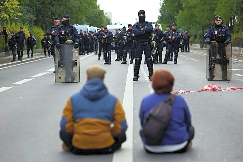 French businesses, events to close with more weekend protests expected