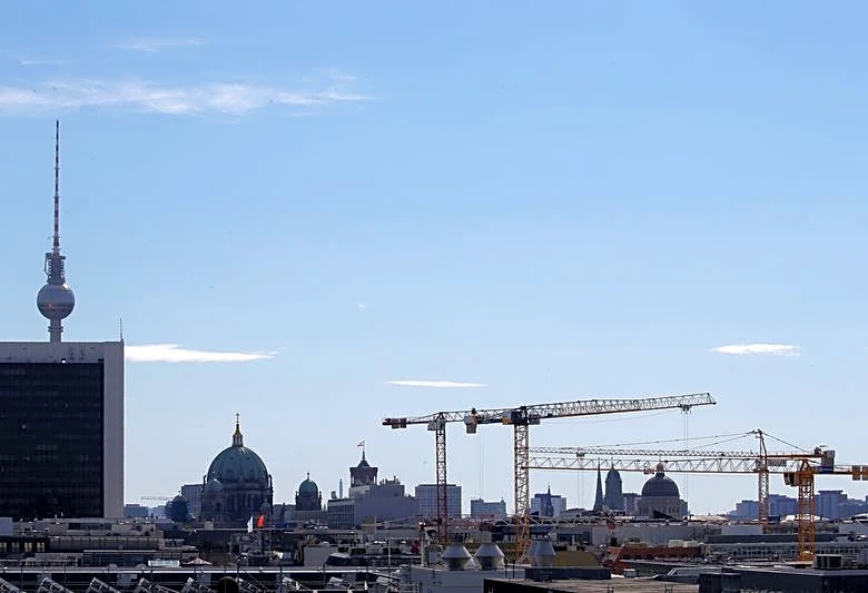 Euro zone growth slows to 4-month low amid rising costs and French strife, survey shows