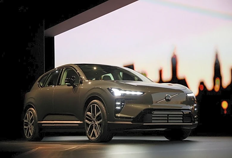 Volvo Cars shares in record plunge on widening losses, job cuts