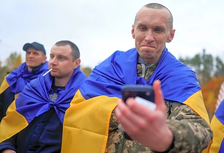 Russia and Ukraine swap 270 prisoners each