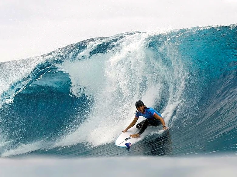 Surfing-Reigning champion Picklum takes first win of the season in Portugal tubefest