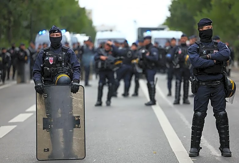 France spared Moody's ratings downgrade as it struggles with unrest