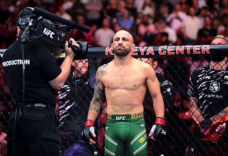 Mixed Martial Arts-Volkanovski keeps promise with quick win over Evloev at UFC 333