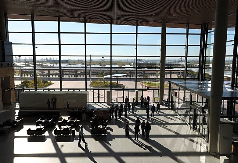 Sydney's new international airport opens to passengers