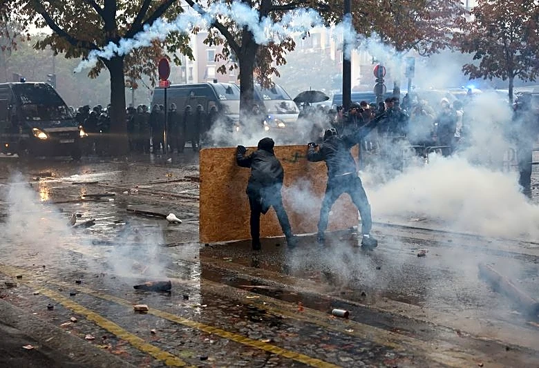 French protest groups demand more rallies as Macron faces tough choices