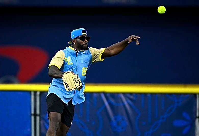 Ex-Cowboys star Dez Bryant says police aimed gun at him