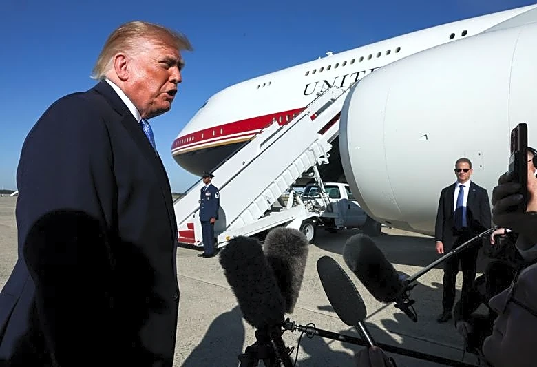 Trump, ignoring polls, predicts economy to help Republicans in midterms