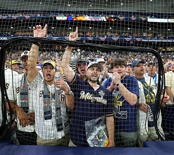 World Series notebook: Brewers fans take over Tropicana Field