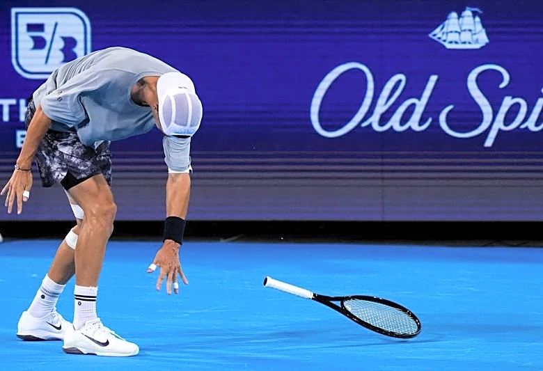 Tennis-Lower-ranked players feel mental, physical strain as long season nears end