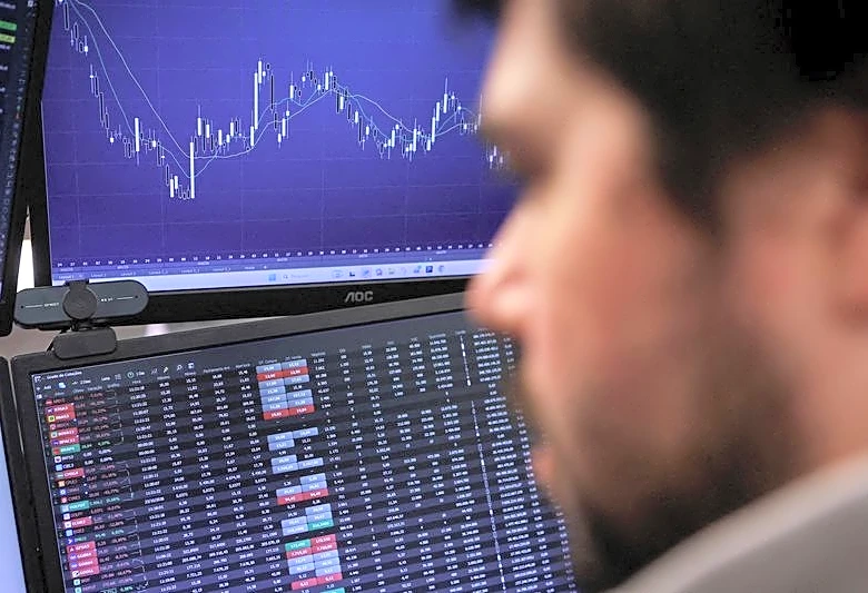 Brazil's markets recover some ground after selloff; minister vows fiscal discipline