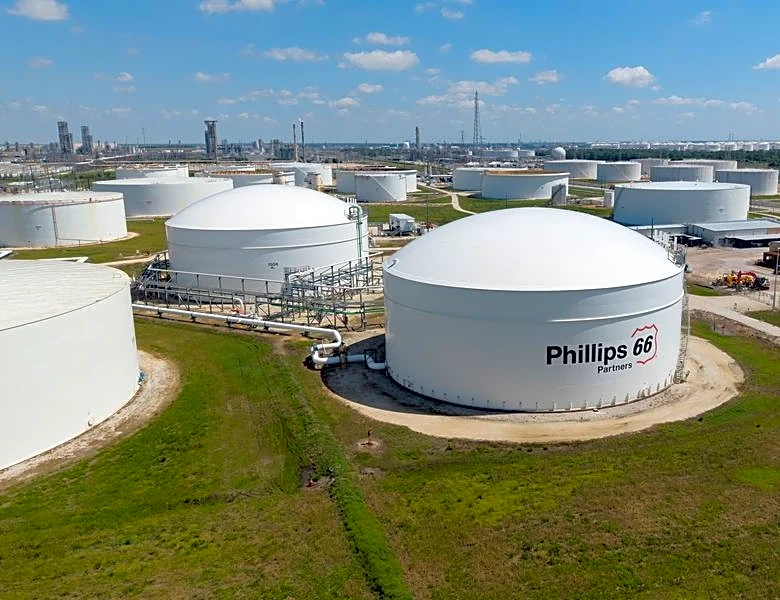 Phillips 66 posts record quarterly profit on refining strength