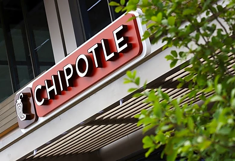 Chipotle tops quarterly sales expectations as it continues to attract diners